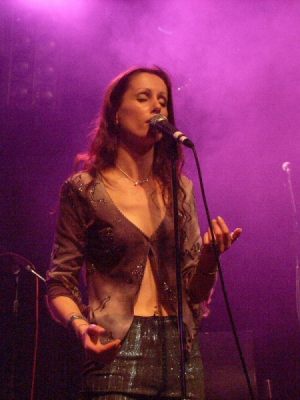 Rachel Jones (lead vocals)